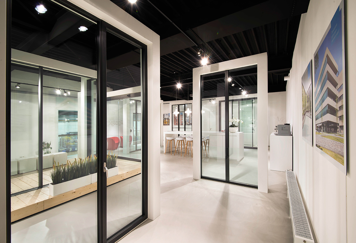 Corporate interior - showroom for Metaglas.