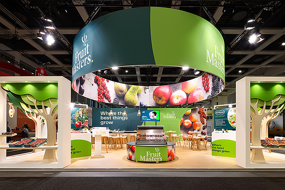 Engaging Stand Design of Fruitmasters at the FRUIT LOGISTICA exhibition. Designed and realized by booth builder Eldee Expo Experts. 